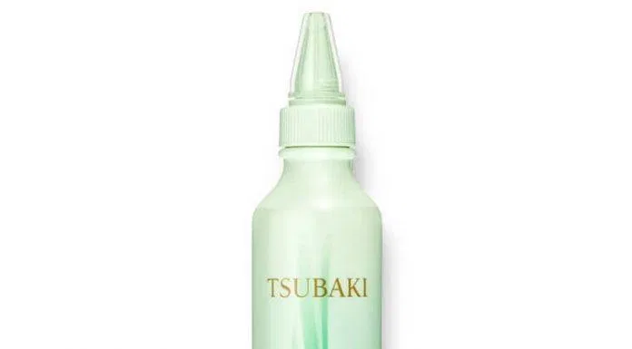 Thiết kế đầu nhọn,nắp phễu khác biệt của TSUBAKI Dry Shampoo (Ảnh: Internet).