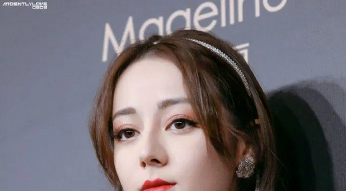 Địch Lệ Nhiệt ba nữ thần Kim Ưng( Ảnh:Internet)