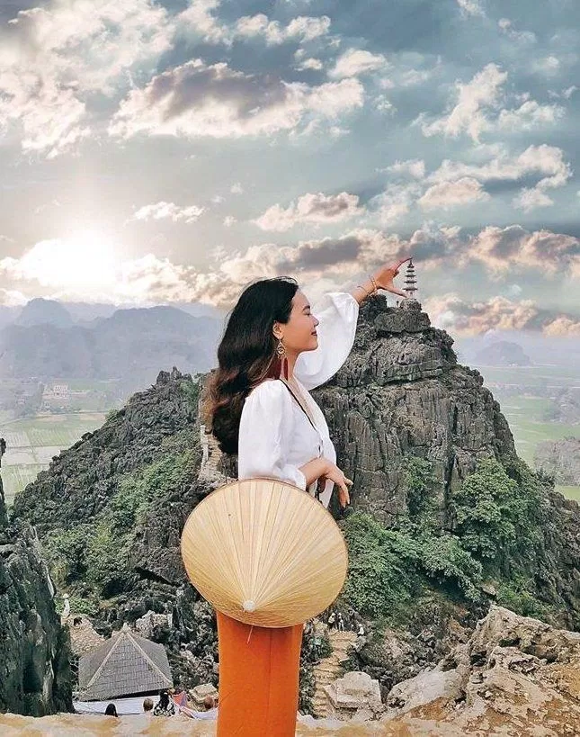 Kinh nghiệm du lịch Ninh Bình từ A tới Z chi tiết và hữu ích nhất ăn uống Bích Động bún chả cẩm nang cẩm nang du lịch chùa Bái Đính Cố đô Hoa Lư Cơm cháy Ninh Bình công nghệ Di chuyển đến Ninh Bình Diện tích Du lịch Du lịch Ninh Bình Đặc sản Ninh Bình đầm Vân Long Đan Viện Châu Sơn Giấy tờ Hà Nội Hang Múa Hồ Chí Minh homestay đẹp khách sạn kinh nghiệm kinh nghiệm du lịch Kinh nghiệm du lịch Ninh Bình Lễ hội lịch sử máy ảnh nem chua Nem chua Yên Mạc Ninh Bình nổi tiếng ô tô quà tặng sản phẩm Secret Garden Tam Cốc thành phố Thành phố Hồ Chí Minh thiết bị thiết bị công nghệ Thịt dê núi Ninh Bình Tổng quan Tràng An trang phục truyền thống Tuyệt tình cốc Vị trí vườn quốc gia Vườn Quốc gia Cúc Phương
