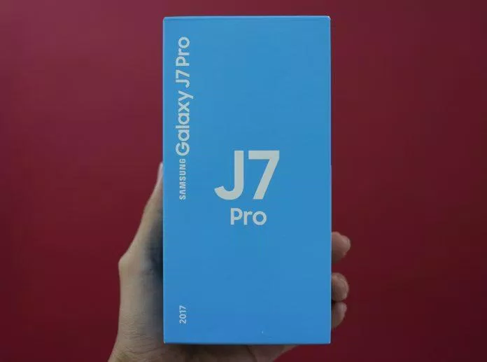 Hộp của Samsung Galaxy J7 Pro