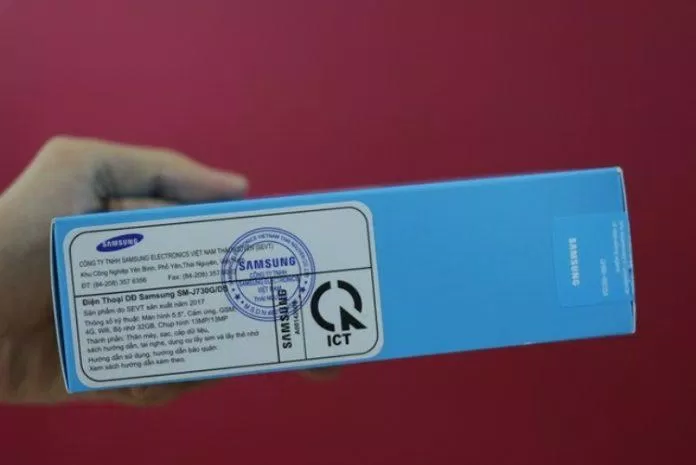Hộp của Samsung Galaxy J7 Pro