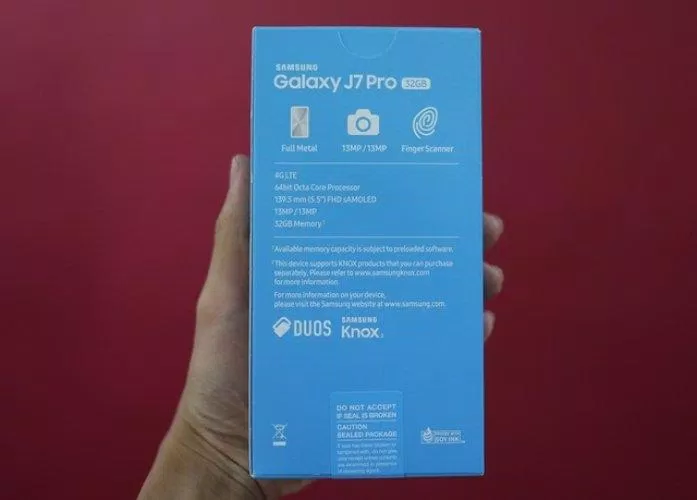 Hộp Samsung Galaxy J7 Pro