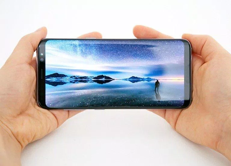 Giải trí tuyệt vời trên màn hình Galaxy S8. (Nguồn: Internet)