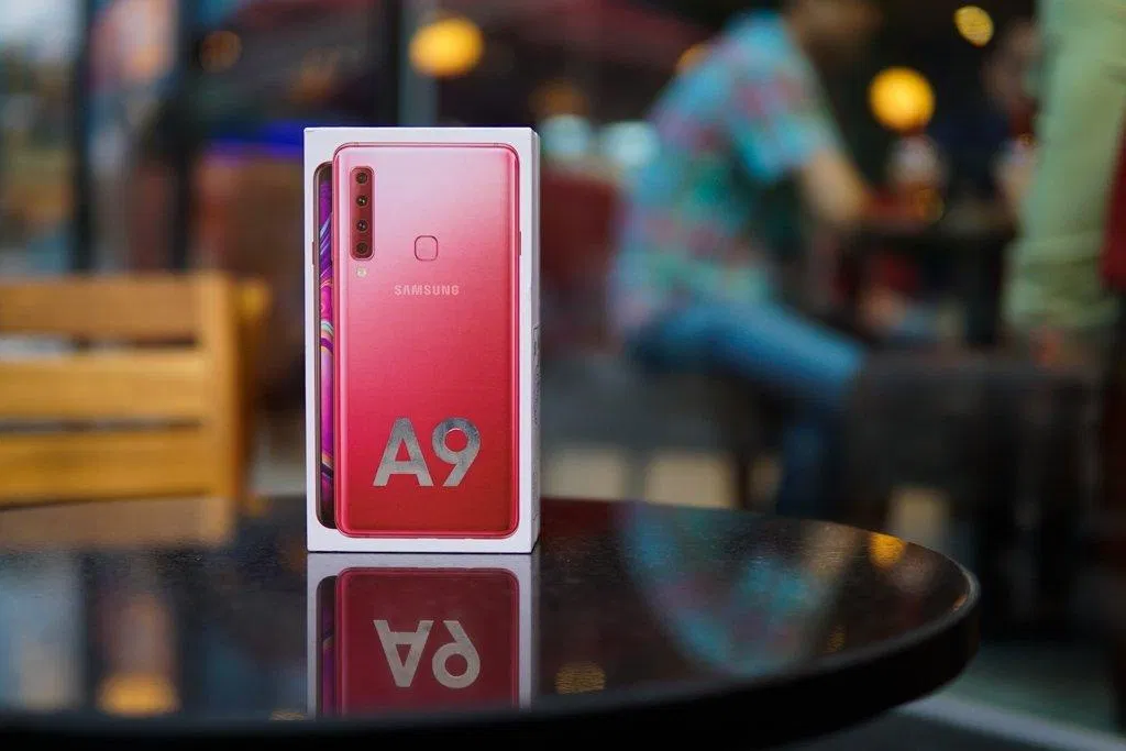 Hộp của Samsung Galaxy A9