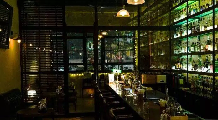 Hé lộ 5 quán bar yên tĩnh giữa trung tâm Sài Gòn Dòng rượu Nama hay còn được gọi là rượu sake “tươi” bởi nó chưa qua tiệt trùng nên vẫn giữ được hương vị thơm nồng nguyên chất. (Ảnh: Internet)