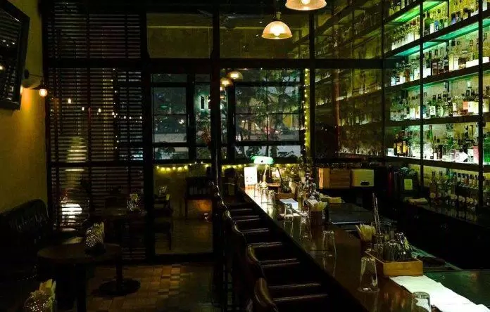 Hé lộ 5 quán bar yên tĩnh giữa trung tâm Sài Gòn Bên cạnh các loại rượu sake đặc trưng của quán, những món ăn tại đây đảm bảo cũng khiến cho bạn xao xuyến bởi được chính tay đầu bếp có tiếng tại quán chế biến. (Ảnh: Internet)