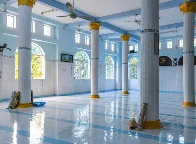 Kiến trúc tại đây được xây dựng theo phong cách Hồi giáo