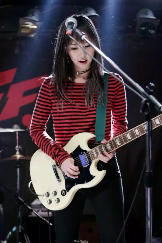 Điểm qua các nữ thần tượng là guitarist xinh đẹp nhất KPOP