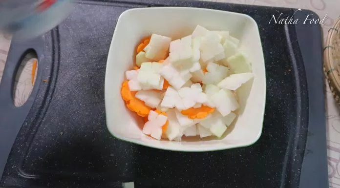 Làm đồ chua bằng su hào, cà rốt để ăn kèm (Nguồn: Natha Food)