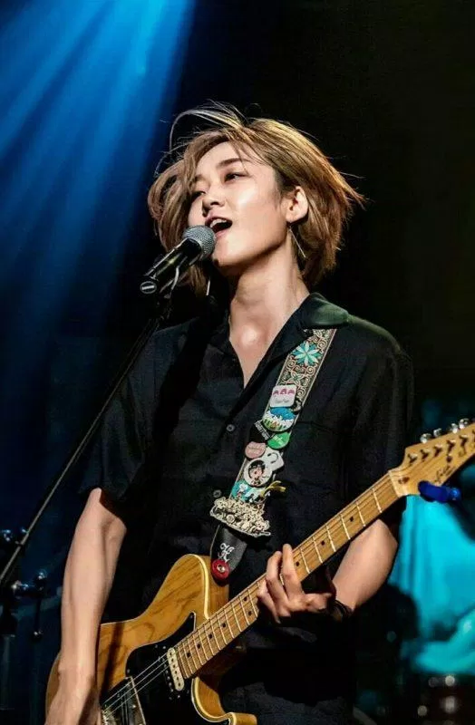 Điểm qua các nữ thần tượng là guitarist xinh đẹp nhất KPOP