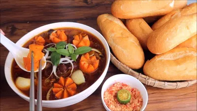 Bò kho vừa có màu vàng nâu hấp dẫn lại có vị ngọt mềm và đậm đà (Nguồn: Món Ăn Ngon)