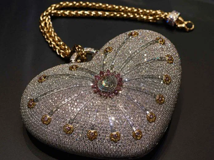 Mouawad 1001 Nights Diamond Purse - 3.8 triệu USD khoảng 87 tỷ VND (Nguồn : Internet).