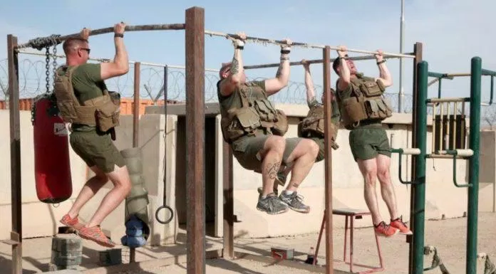 Biệt đội siêu tinh nhuệ Navy SEALs nổi tiếng với chương trình huấn luyện cực kỳ khắc nghiệt, bao gồm cả bài tập hít xà (Ảnh: Internet).