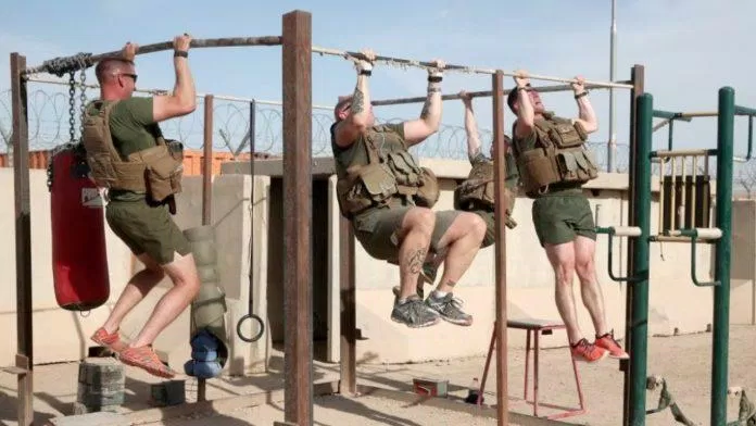 Biệt đội siêu tinh nhuệ Navy SEALs nổi tiếng với chương trình huấn luyện cực kỳ khắc nghiệt, bao gồm cả bài tập hít xà (Ảnh: Internet).
