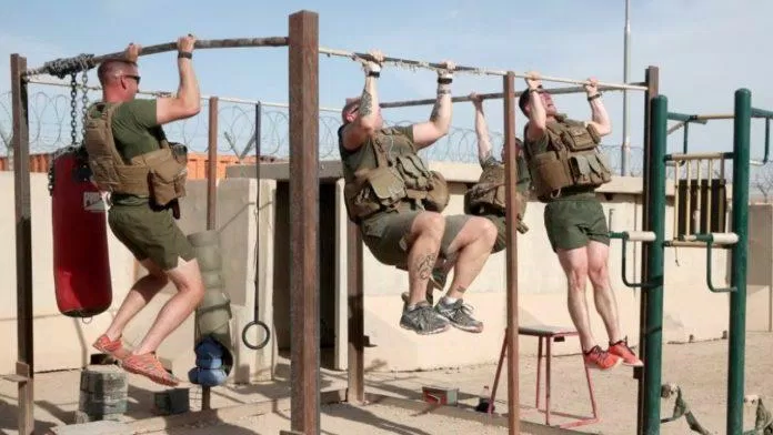 Biệt đội Navy Seal nổi tiếng với chương trình huấn luyện cực kỳ khắc nghiệt, bao gồm cả bài tập hít xà (Ảnh: Internet). Biệt đội siêu tinh nhuệ Navy SEALs nổi tiếng với chương trình huấn luyện cực kỳ khắc nghiệt, bao gồm cả bài tập hít xà (Ảnh: Internet).