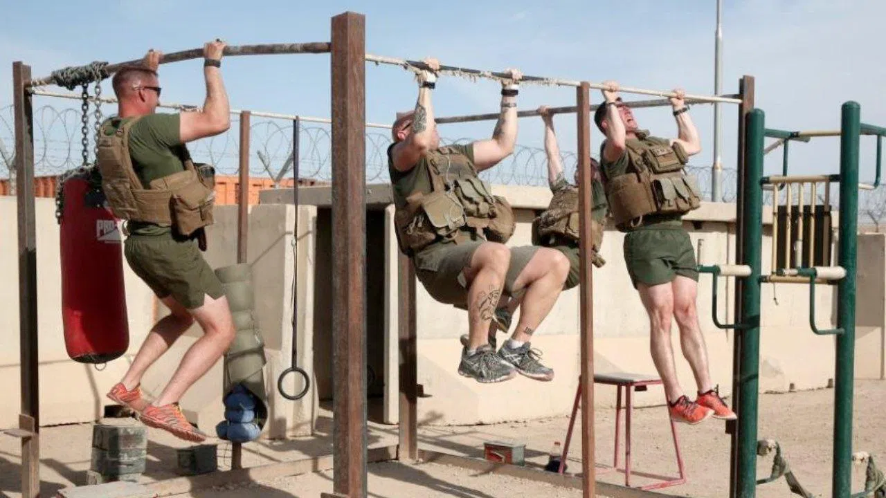 Biệt đội Navy Seal nổi tiếng với chương trình huấn luyện cực kỳ khắc nghiệt, bao gồm cả bài tập hít xà (Ảnh: Internet). Biệt đội siêu tinh nhuệ Navy SEALs nổi tiếng với chương trình huấn luyện cực kỳ khắc nghiệt, bao gồm cả bài tập hít xà (Ảnh: Internet).