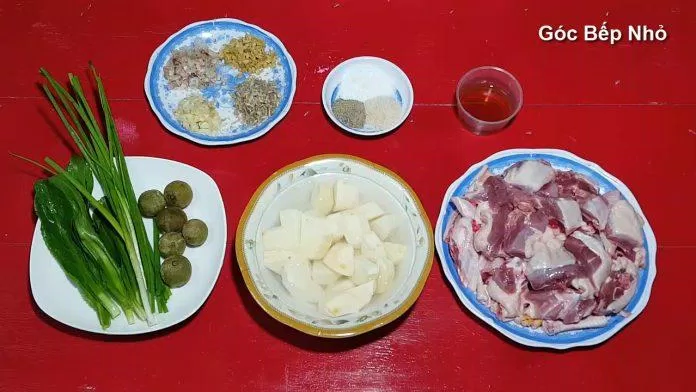 Nguyên liệu để nấu món vịt om sấu (Nguồn: Góc Bếp Nhỏ)