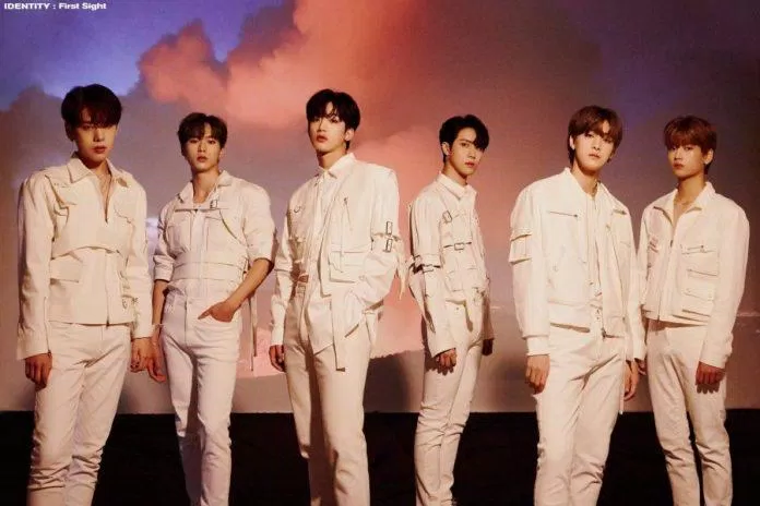 WEi bao gồm sáu thành viên: Jang Daehyeon, Kim Donghan, Yoo Yongha, Kim Yohan, Kang Seokhwa và Kim Junseo (ảnh: internet) WEi bao gồm sáu thành viên: Jang Daehyeon, Kim Donghan, Yoo Yongha, Kim Yohan, Kang Seokhwa và Kim Junseo (ảnh: internet)