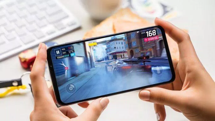 Thoải mái chiến game trên Vsmart Live với dung lượng pin khủng 4000 mAh. (Nguồn: Internet)