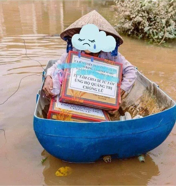 Nguyễn Trần Trung Quân và Denis Đặng in rõ tên mình vào từng món quà (Nguồn: Internet)