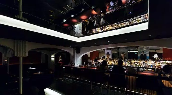 Hé lộ 5 quán bar yên tĩnh giữa trung tâm Sài Gòn Những khung hình từ phim In the Mood for Love được treo tại quán. (Ảnh: Internet)