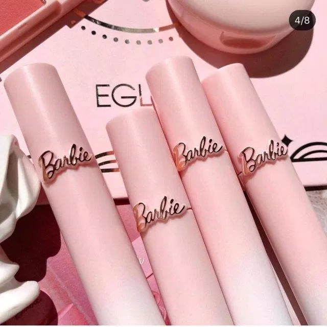 Thân của Son kem lì Eglips Barbie Misty Velvet Tint có hình trụ đặc trưng cầm khá chắc tay (Nguồn: Internet).