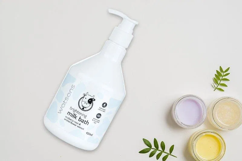 ữa tắm sáng da Watsons Brightening Milk Bath chứa đựng mùi thơm ngọt ngào từ sữa (Nguồn: Watsons).