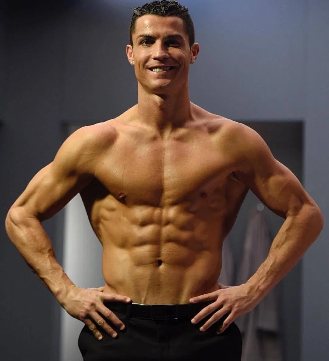 Cơ xô của Cristiano Ronaldo cũng thuộc hàng đáng mơ ước đối với mọi gymer (Ảnh: Internet). Cơ xô của Cristiano Ronaldo cũng thuộc hàng đáng mơ ước đối với mọi gymer (Ảnh: Internet).