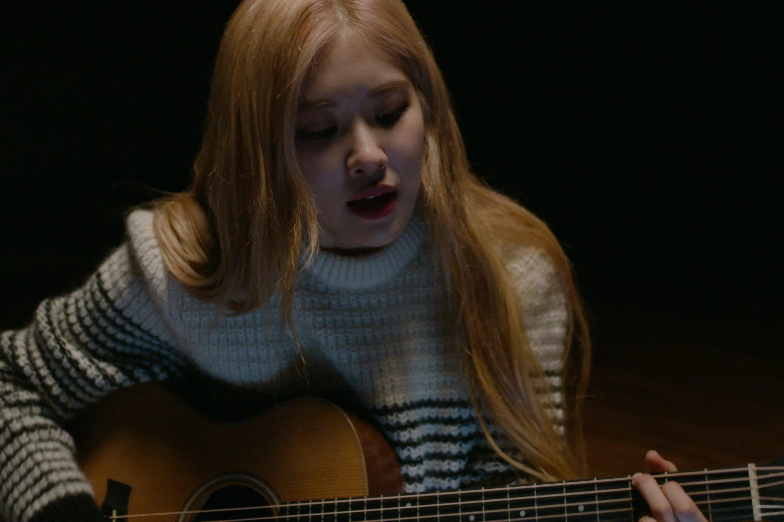 Rosé - cô nàng có tình yêu mãnh liệt với âm nhạc (Ảnh: Internet)