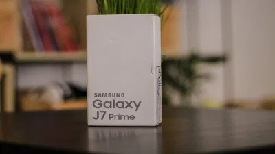 Review điện thoại Samsung Galaxy J7 Prime: Khởi đầu thành công cho J7 - Series đánh giá Đánh giá điện thoại đánh giá sản phẩm đánh giá smartphone Đập hộp Samsung điện thoại điện thoại Samsung điện thoại Samsung Galaxy điện thoại smartphone Galaxy hệ điều hành J7 Prime review review điện thoại review j7 prime review sản phẩm review sản phẩm công nghệ review smartphone samsung samsung galaxy Samsung Galaxy J7 Prime thiết kế thương hiệu