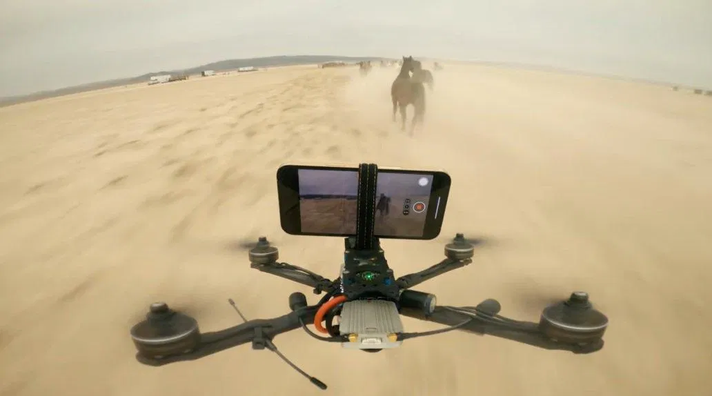 Công nghệ Sensor-Shift giúp hình ảnh ổn định khi di chuyển. (Nguồn: Internet)