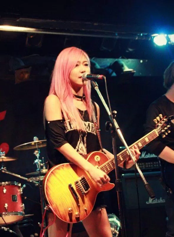 Điểm qua các nữ thần tượng là guitarist xinh đẹp nhất KPOP