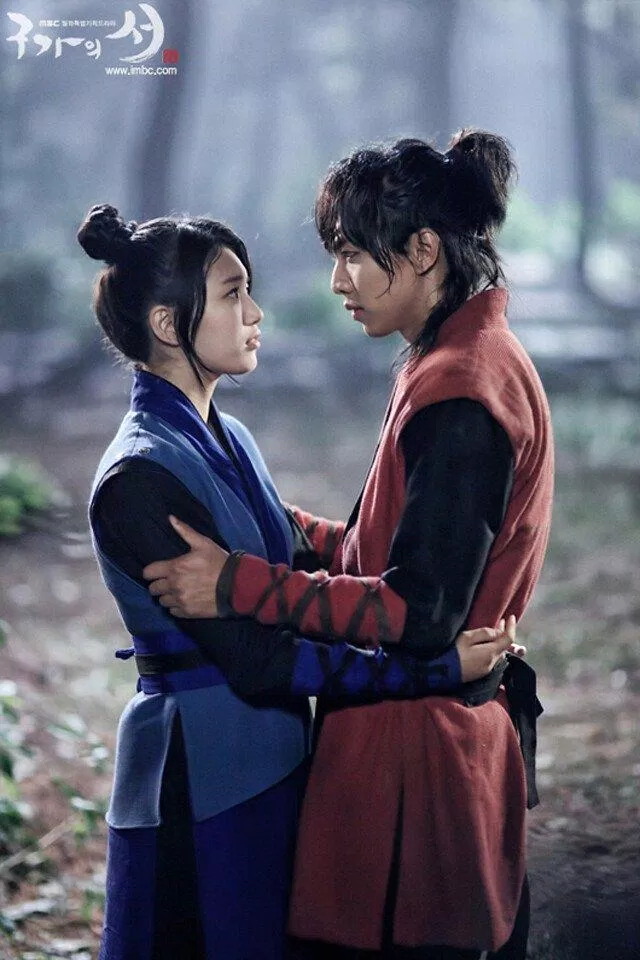 Suzy và Lee Seung Gi trong cảnh hôn (Nguồn: Internet)