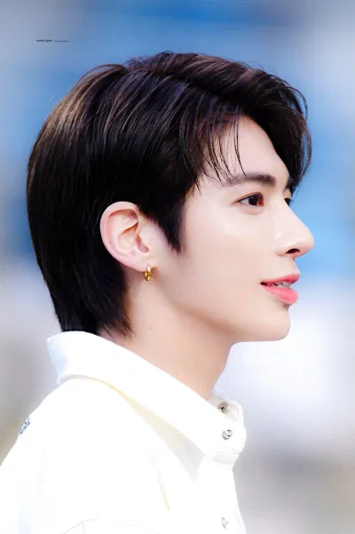 Góc nghiêng tuyệt đẹp của chàng tân binh 10X Taehyun TXT (Ảnh: Internet)