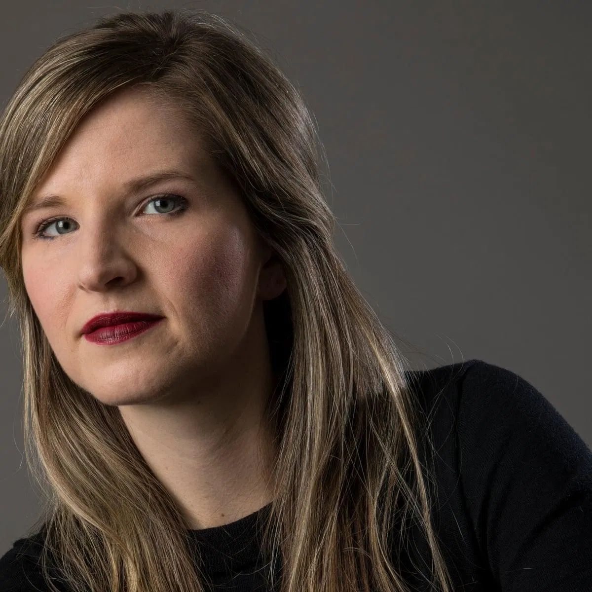 Chân dung tác giả Tara Westover (nguồn: The Guardian) Chân dung tác giả Tara Westover (nguồn: The Guardian)