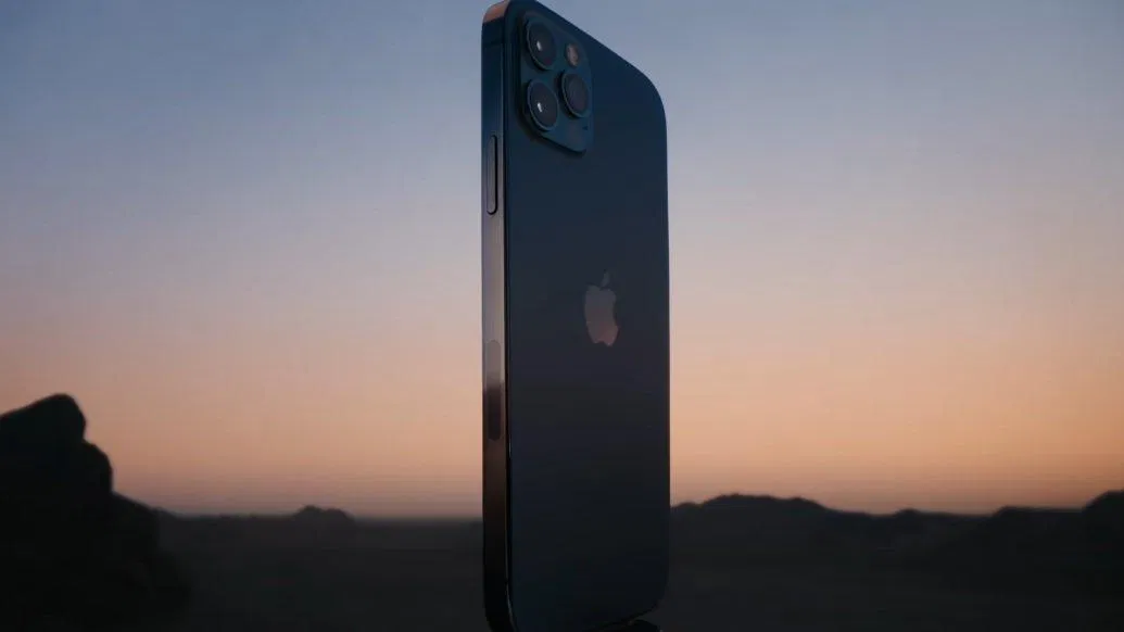 Thiết kế sang trọng và mạnh mẽ trên iPhone 12 Pro Max. (Nguồn: Internet)