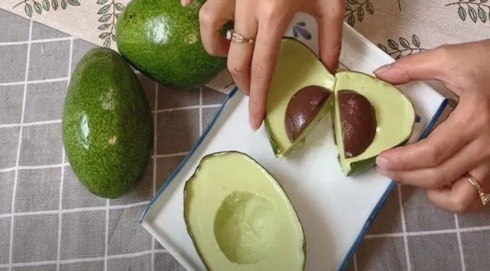 Cách làm bánh mousse hình quả bơ vừa ngon miệng vừa đẹp mắt bánh mousse bánh mousse hình quả bơ cách làm cách làm bánh Cách làm bánh mousse cách làm bánh mousse hình quả bơ dinh dưỡng giá trị học làm bánh tại nhà làm bánh nguyên liệu Sổ tay học nấu ăn