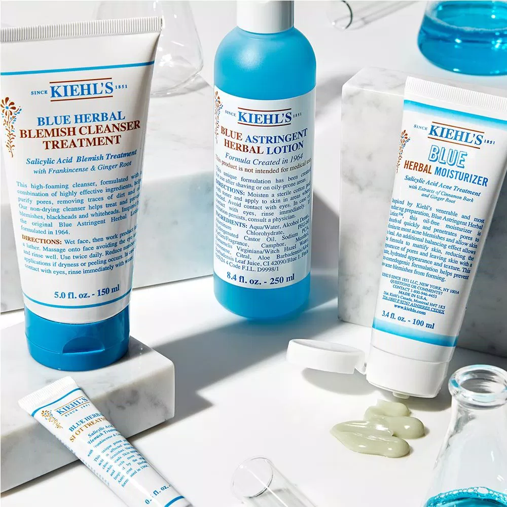 Review Toner Kiehls Blue Astringent Herbal Lotion kiểm soát dầu, làm sạch sâu cho da dầu và da mụn 98 chiết xuất lô hội Aloe Barbadensis Leaf Extract (chiết xuất lá lô hội) Camphor chiết xuất cây phỉ công dụng da dầu da mụn giảm bài tiết bã nhờn Kiehls kiềm dầu kiểm soát dầu làm sạch làm sạch sâu long não Menthol Quynh Anh Shyn review toner kiehl s sản phẩm SODIUM PCA thông tin thương hiệu tinh dầu bạc hà toner kiehl s Toner Kiehl s Blue Astringent Herbal Lotion Witch Hazel Leaf Water