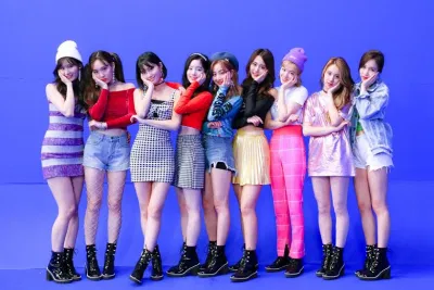 TWICE nhận được chứng nhận bạch kim từ Gaon (ảnh: internet) TWICE nhận được chứng nhận bạch kim từ Gaon (ảnh: internet)