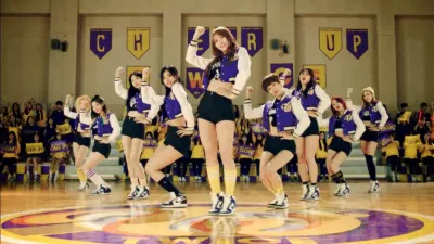 TWICE đạt "Perfect All-Kills" 21 giờ trên bảng xếp hạng Hàn Quốc với “Cheer Up” vào năm 2016 (ảnh: internet) TWICE đạt "Perfect All-Kills" 21 giờ trên bảng xếp hạng Hàn Quốc với “Cheer Up” vào năm 2016 (ảnh: internet)