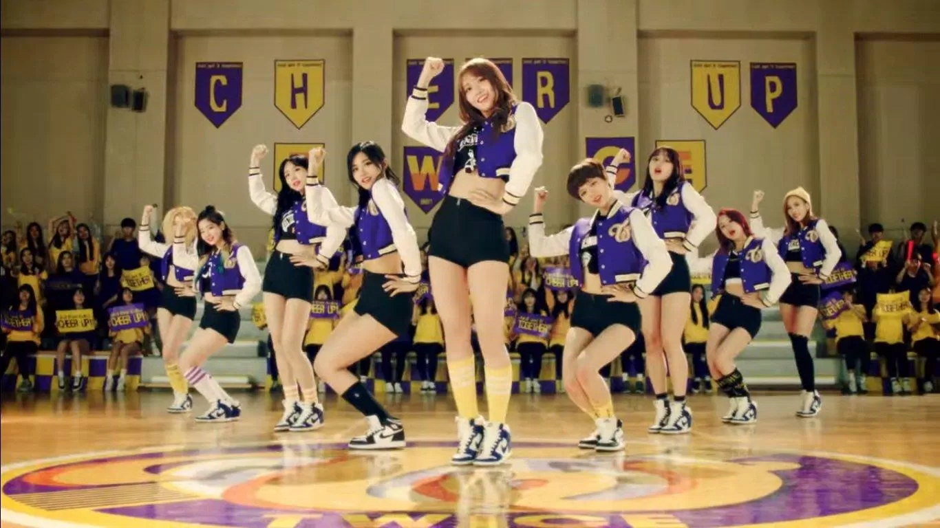 TWICE đạt "Perfect All-Kills" 21 giờ trên bảng xếp hạng Hàn Quốc với “Cheer Up” vào năm 2016 (ảnh: internet)