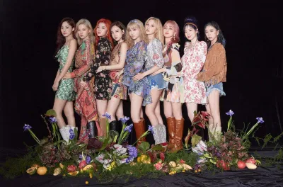 Mini album mới nhất của TWICE mang tên "MORE & MORE" (ảnh: internet) Mini album mới nhất của TWICE mang tên "MORE & MORE" (ảnh: internet)