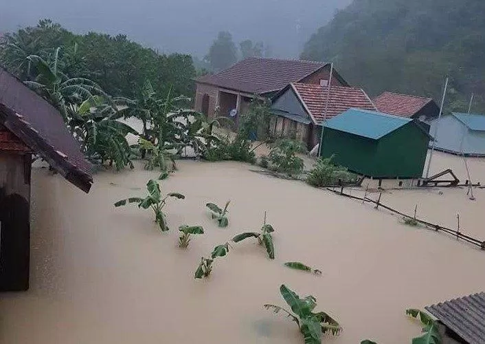Bão lũ, thiên tai liên tiếp ập tới miền Trung. (Ảnh: Internet)