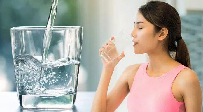 Uống nước bao nhiêu là đủ? Sự thật về lời khuyên uống 2 lít nước mỗi ngày -  BlogAnChoi