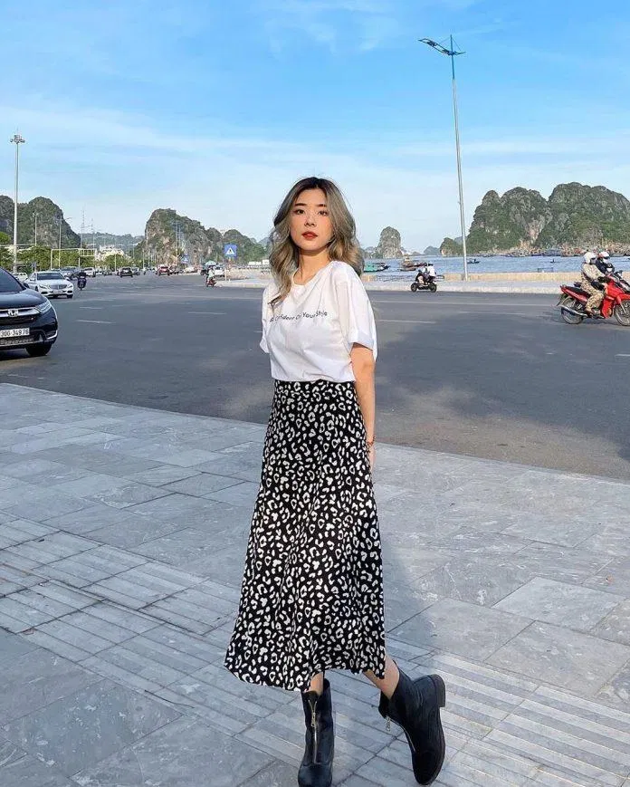 Chân váy dài có hoạ tiết da báo cũng là một sự lựa chọn đáng để bạn cân nhắc (Nguồn: Internet)