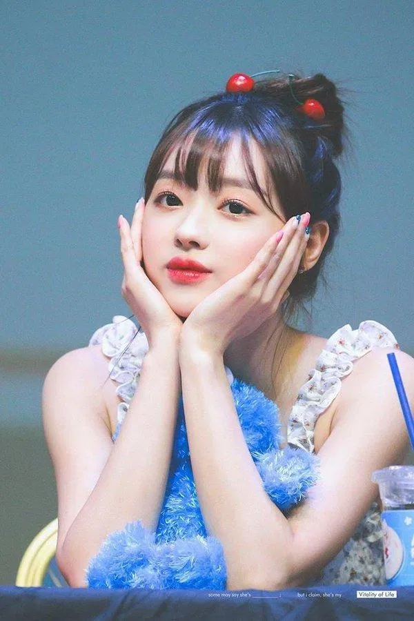 Center kiêm hát dẫn thuộc cung Xử Nữ của OH MY GIRL (Ảnh: Internet)