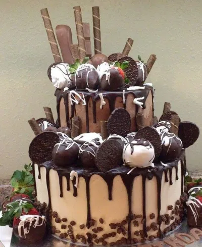 Bánh sinh nhật với chocolate với bánh quy nhìn là muốn ăn (Ảnh: internet) Bánh sinh nhật với chocolate với bánh quy nhìn là muốn ăn (Ảnh: internet)