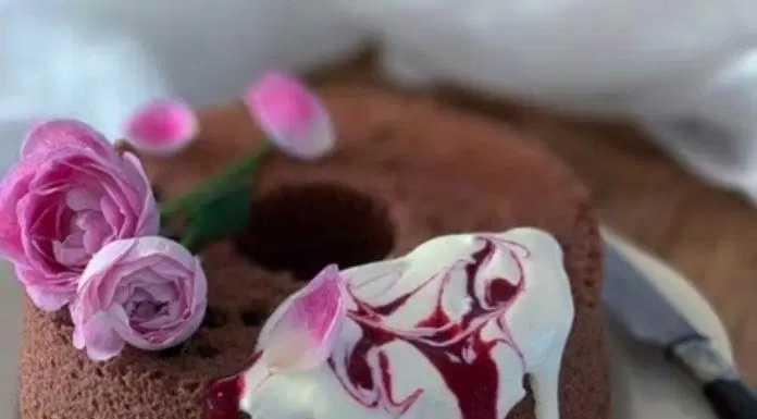 Bánh kem hoa tươi cực đẹp (Ảnh: internet)