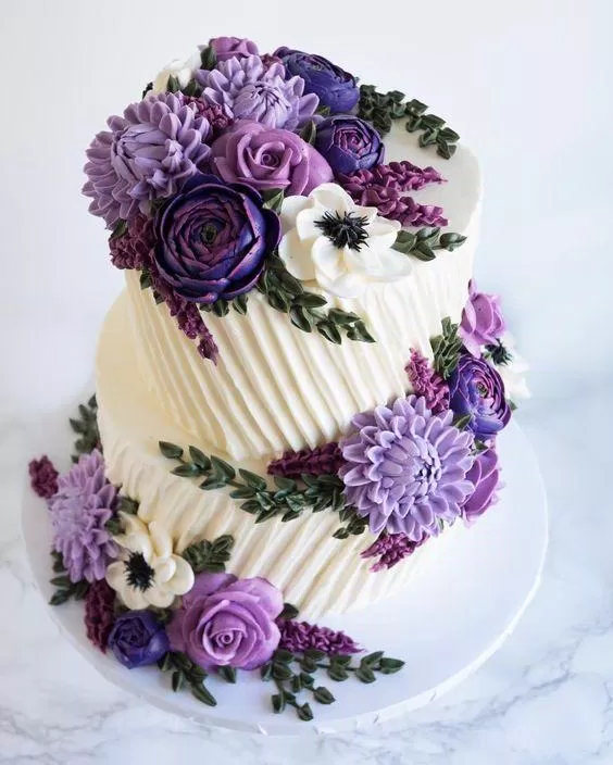 Bánh sinh nhật bằng hoa màu tím cực dễ thương (Ảnh: internet)
