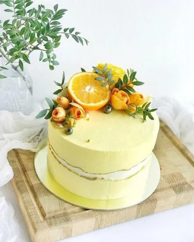 Bánh kem vô cùng đẹp được trang trí bằng cam tươi (Ảnh: internet) Bánh kem vô cùng đẹp được trang trí bằng cam tươi (Ảnh: internet)